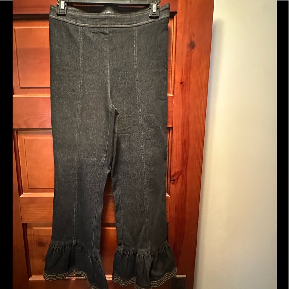 3/4 length blue Jean pant.